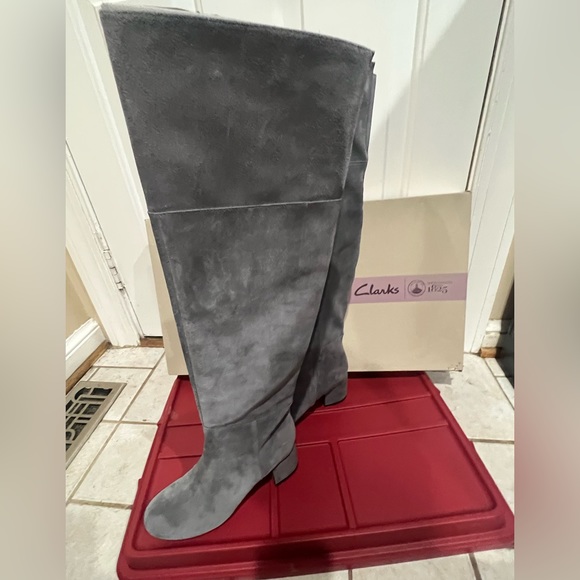 Clarks Barley Ray Grey Suede Boot size 8M - Picture 2 of 7